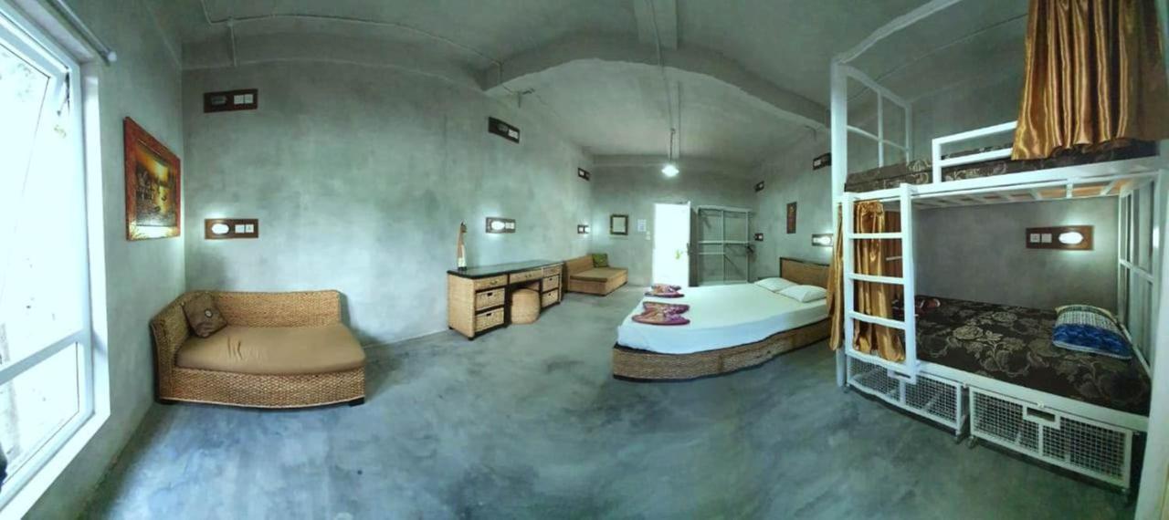Bali Bobo Hostel Jimbaran Exterior foto A room at the hotel