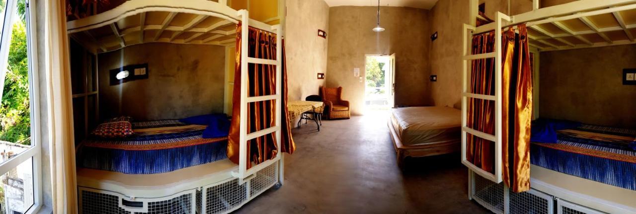 Bali Bobo Hostel Jimbaran Exterior foto A room at the hostel