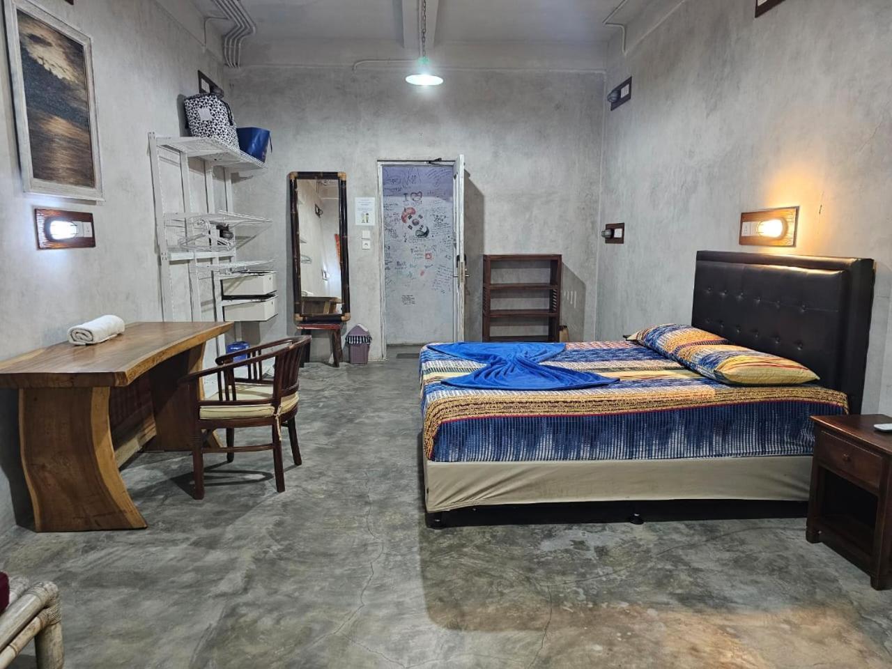 Bali Bobo Hostel Jimbaran Exterior foto A room at the hotel