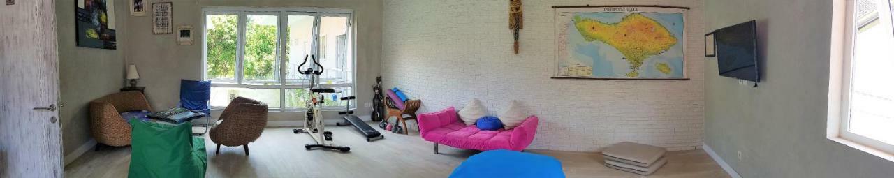 Bali Bobo Hostel Jimbaran Exterior foto A futon sofa