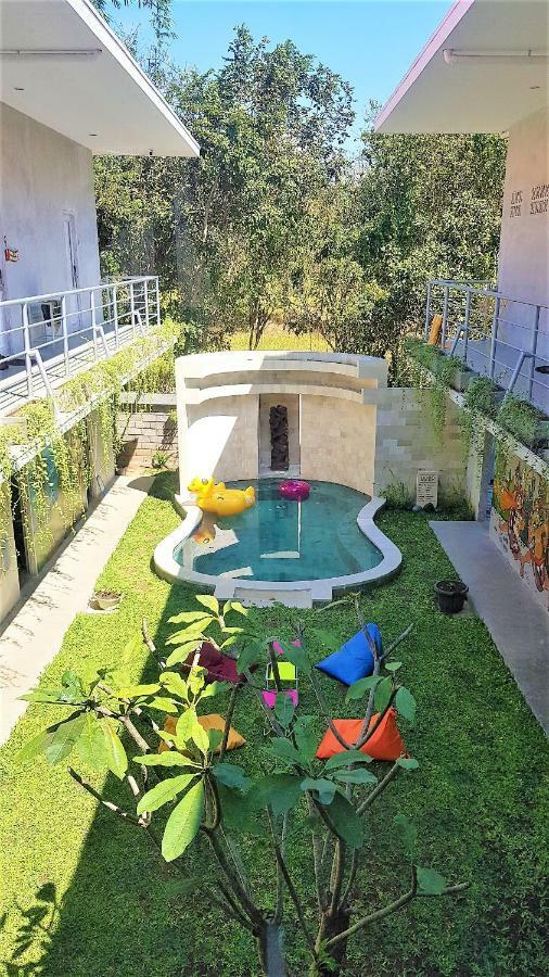 Bali Bobo Hostel Jimbaran Exterior foto The pool at the house