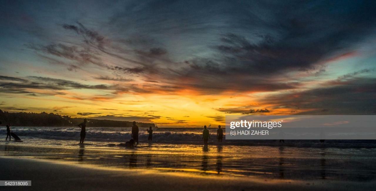 Bali Bobo Hostel Jimbaran Exterior foto Sunset at the beach